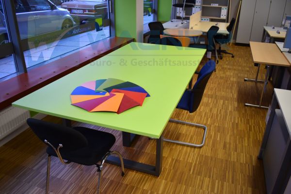 Besprechungstisch BGA Limonengrün/dunkelgrau Stahluntergestell, Tischplatte 25 mm stark (auch mit weisser Tischplatte verfügbar) 120cm x 72cm x 240cm Neuware 