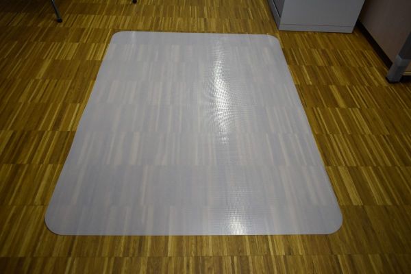 Bodenschutzmatte für Harte Böden weiß / milchig / semi-transparent